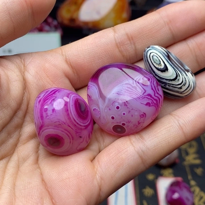 娟***姐未镶嵌原石玛瑙/玉髓打孔不退不换