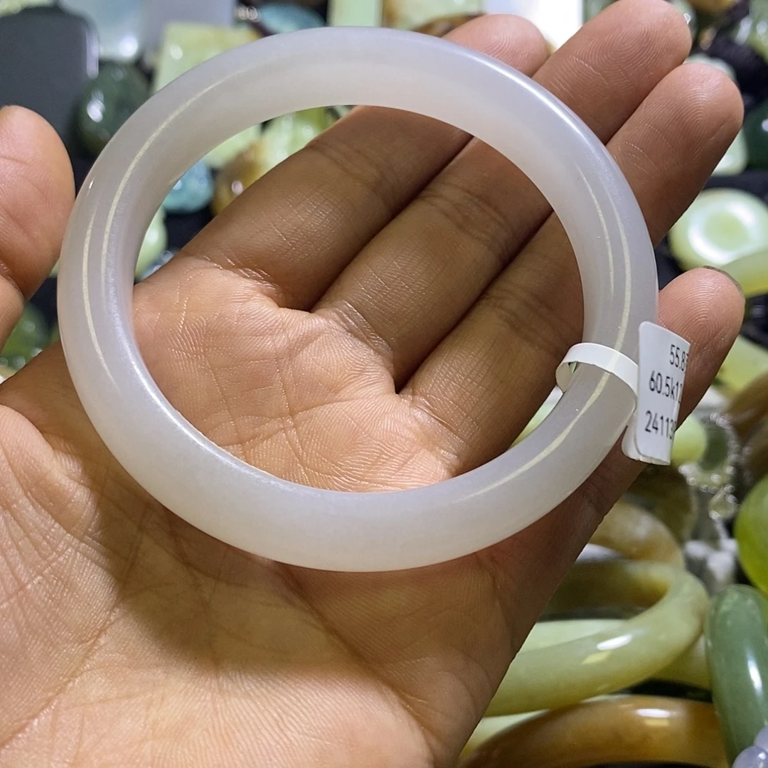 未镶嵌手镯和田玉60口径