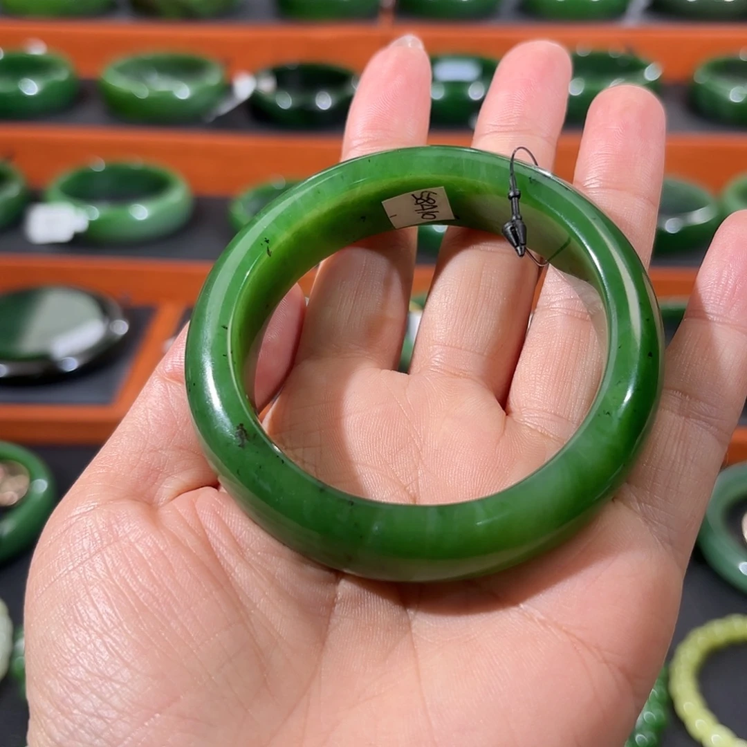 和田玉（碧玉）未镶嵌手镯辣阳绿