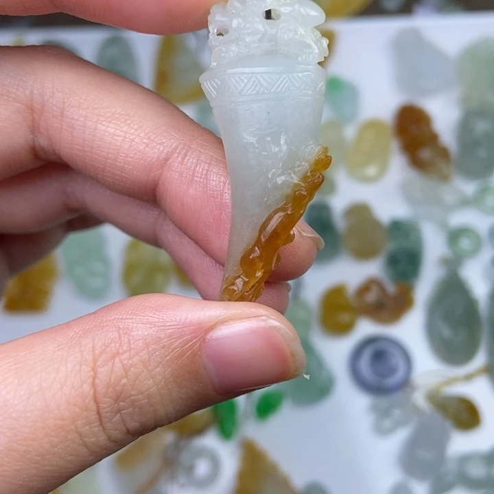 定制翡翠未镶嵌龙牙