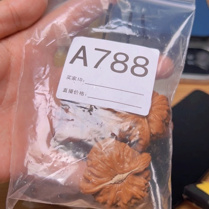 核桃向***发白狮子，41，全品
