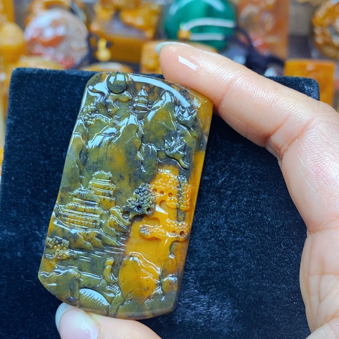 未镶嵌石英质玉（黄龙玉）颈饰