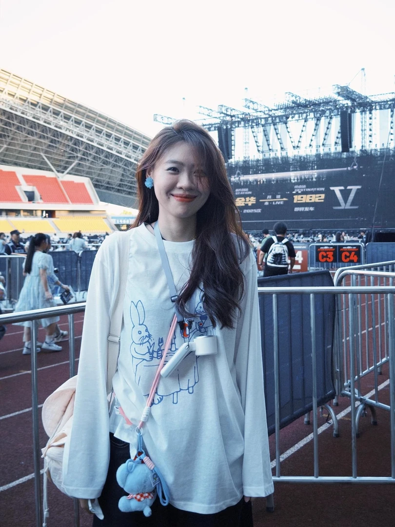 2025春秋季长袖T恤女宽松遮肉显瘦简约减龄纯色百搭休闲打底上衣