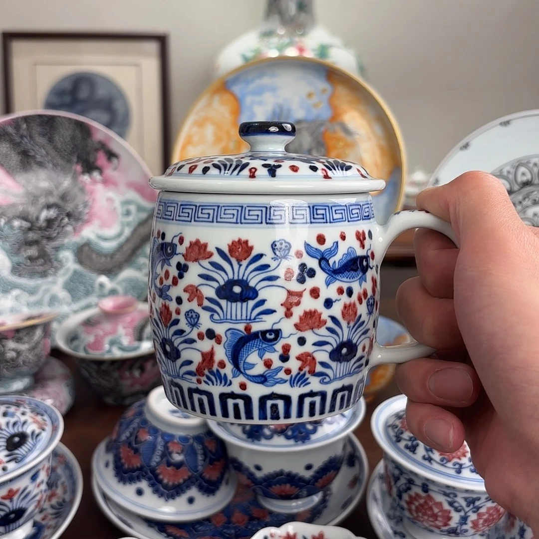 青花釉里红鱼藻纹办公杯