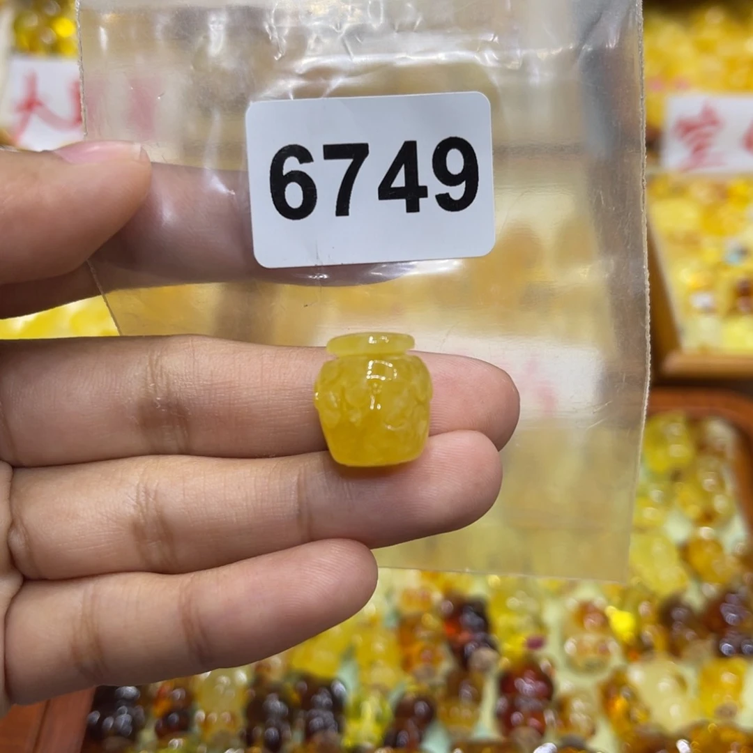 琥珀珠宝奇石未镶嵌