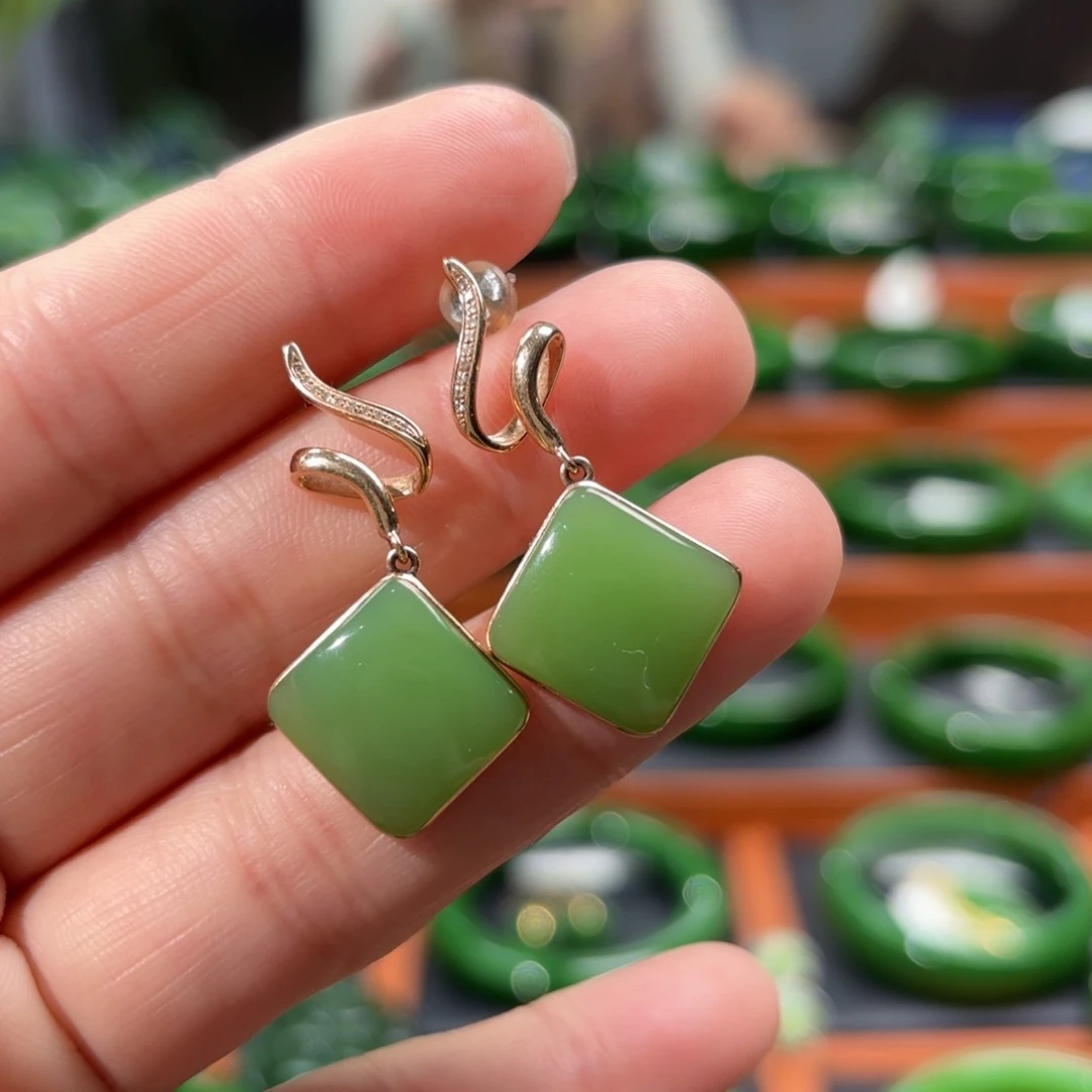 和田玉18K金镶嵌耳饰