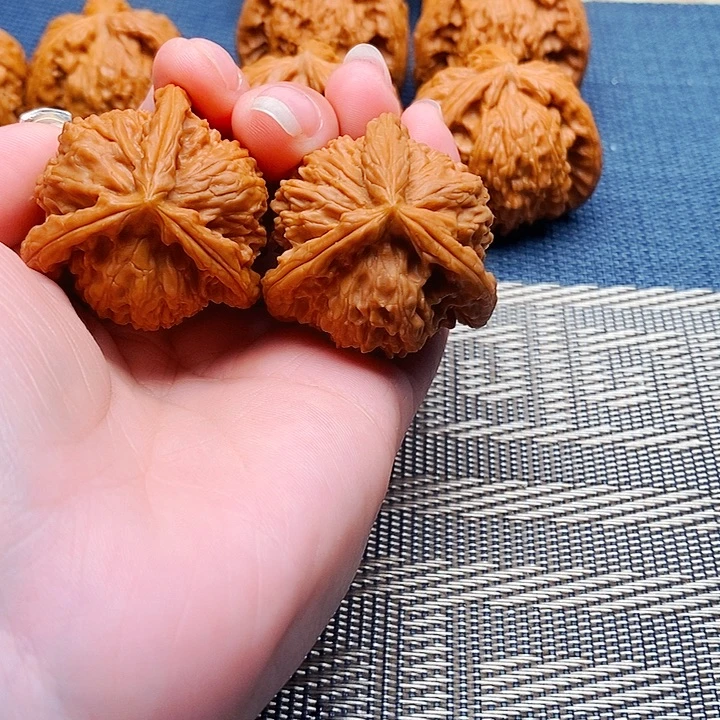 金***洋文玩核桃吊坠三棱