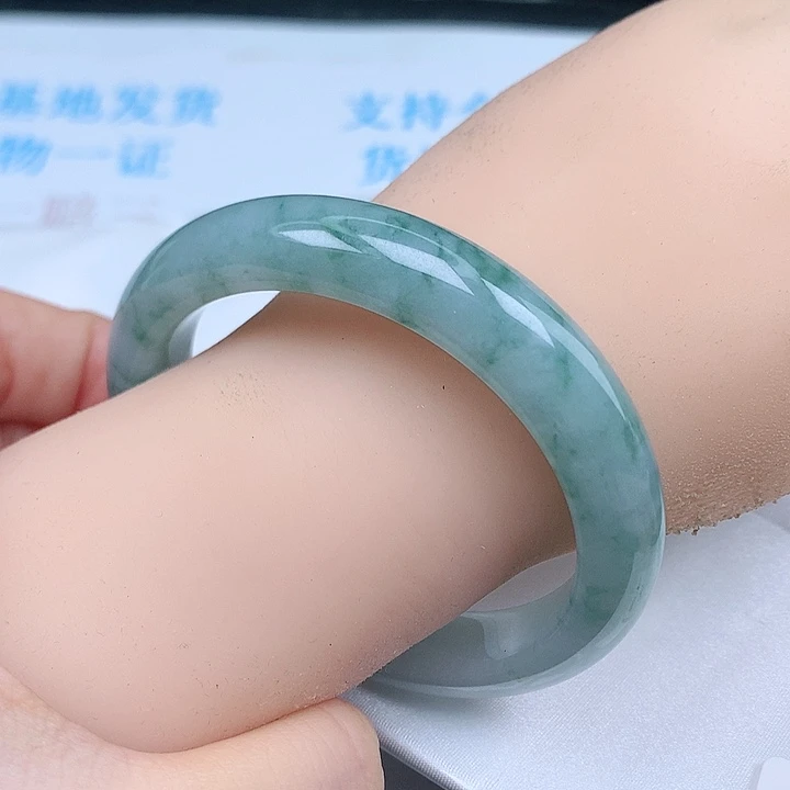 未镶嵌手镯翡翠天然