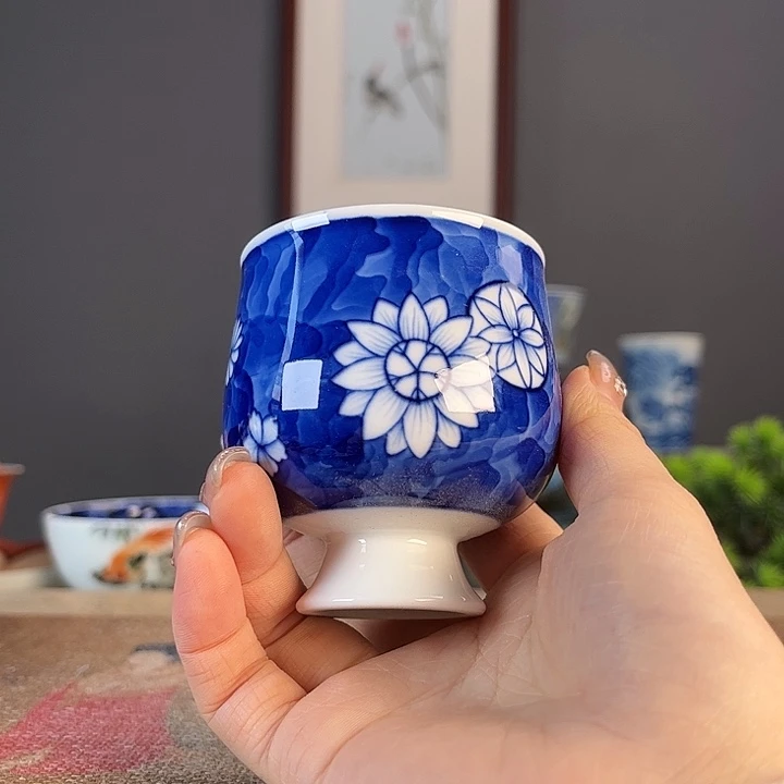 摆件景德镇陶瓷茶杯里
