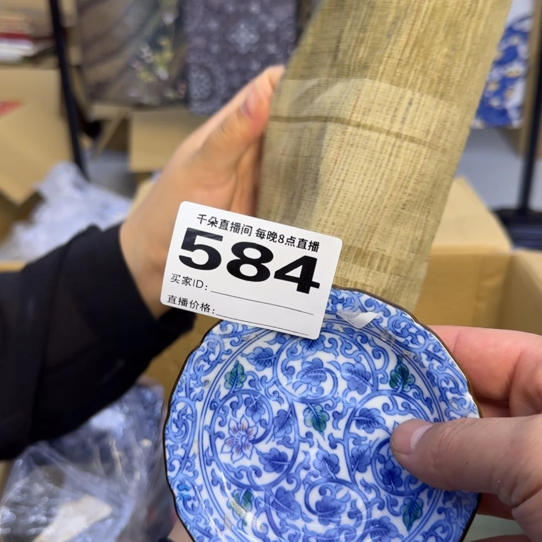 手工艺品琉璃人****?小雨