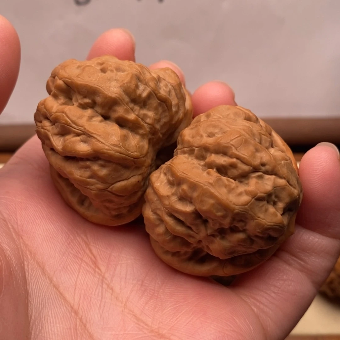 【闪购商品】把件文玩核桃边40左右