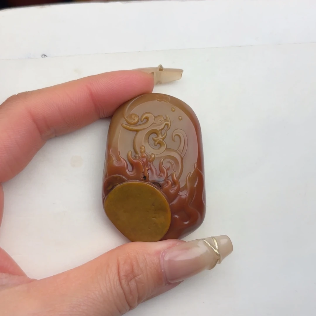 c***z石英质玉未镶嵌黄蜡石挂件