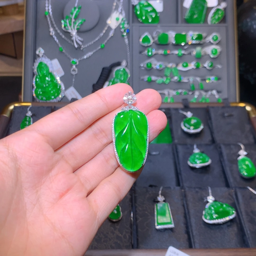 吊坠(不含链)18K金镶嵌翡翠叶子吊坠