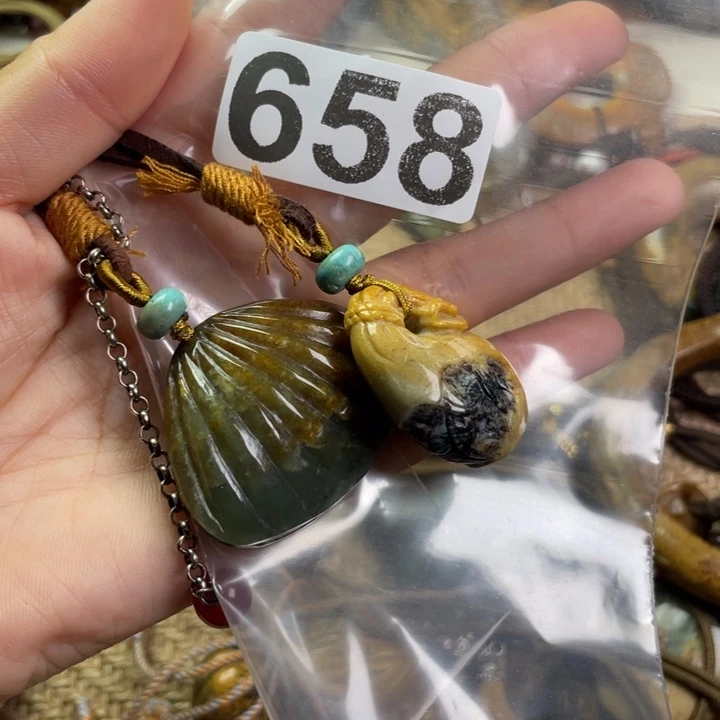 握***沙颈饰未镶嵌岫岩河磨玉（透闪石质玉）