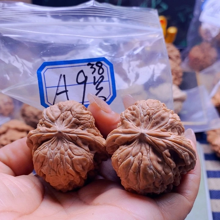 武***歌文玩核桃把件闷墩