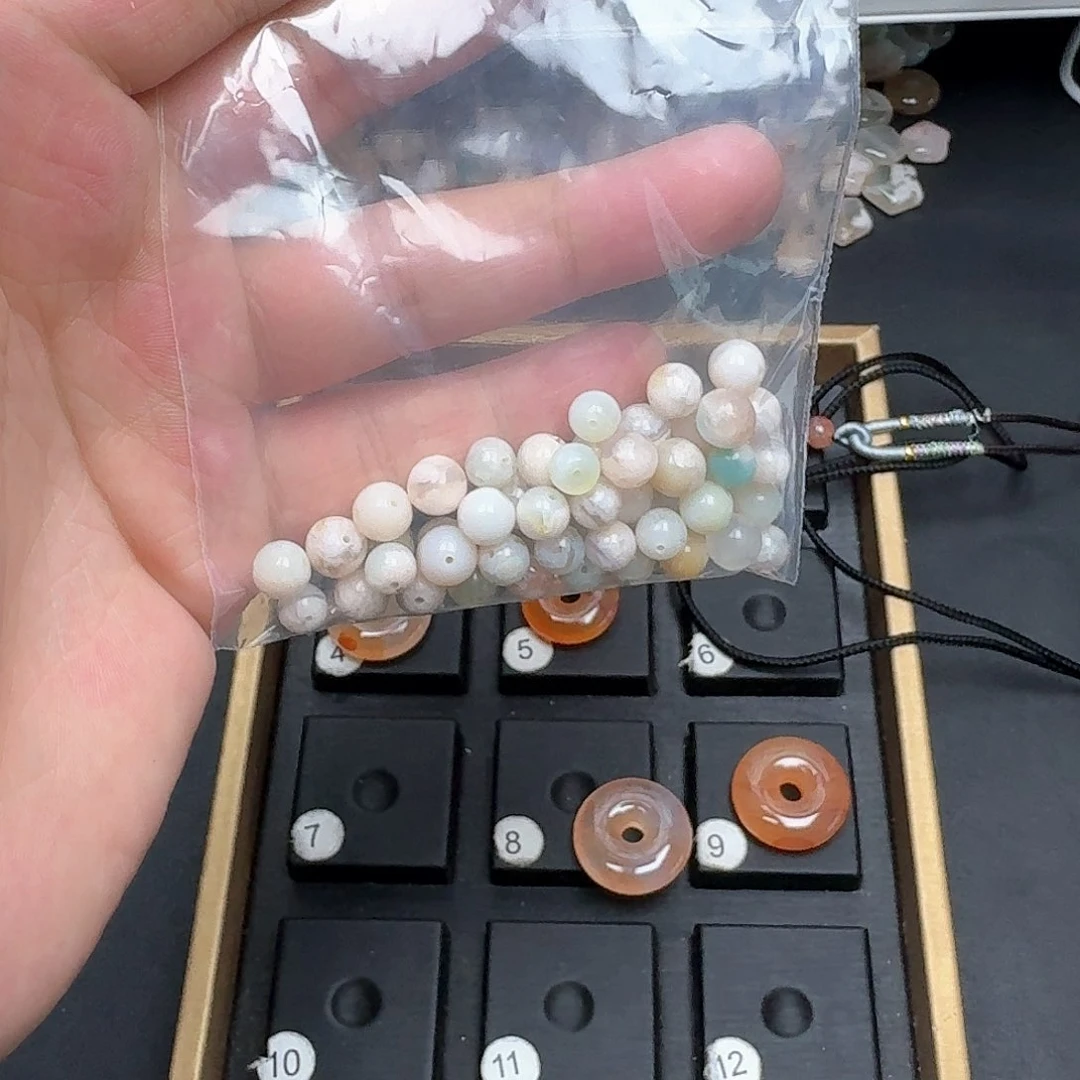 石英质玉未镶嵌吊坠(赠链)明*?