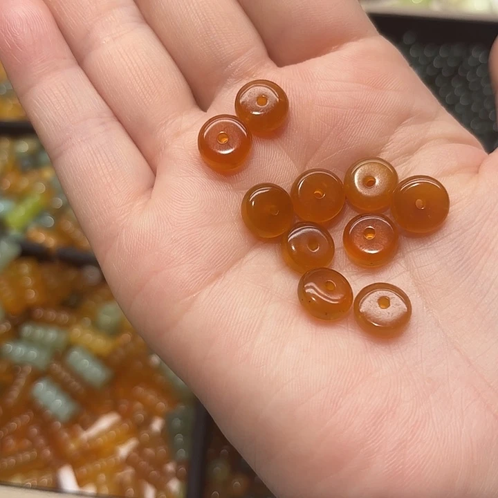 蛇纹石玉未镶嵌手串何***间