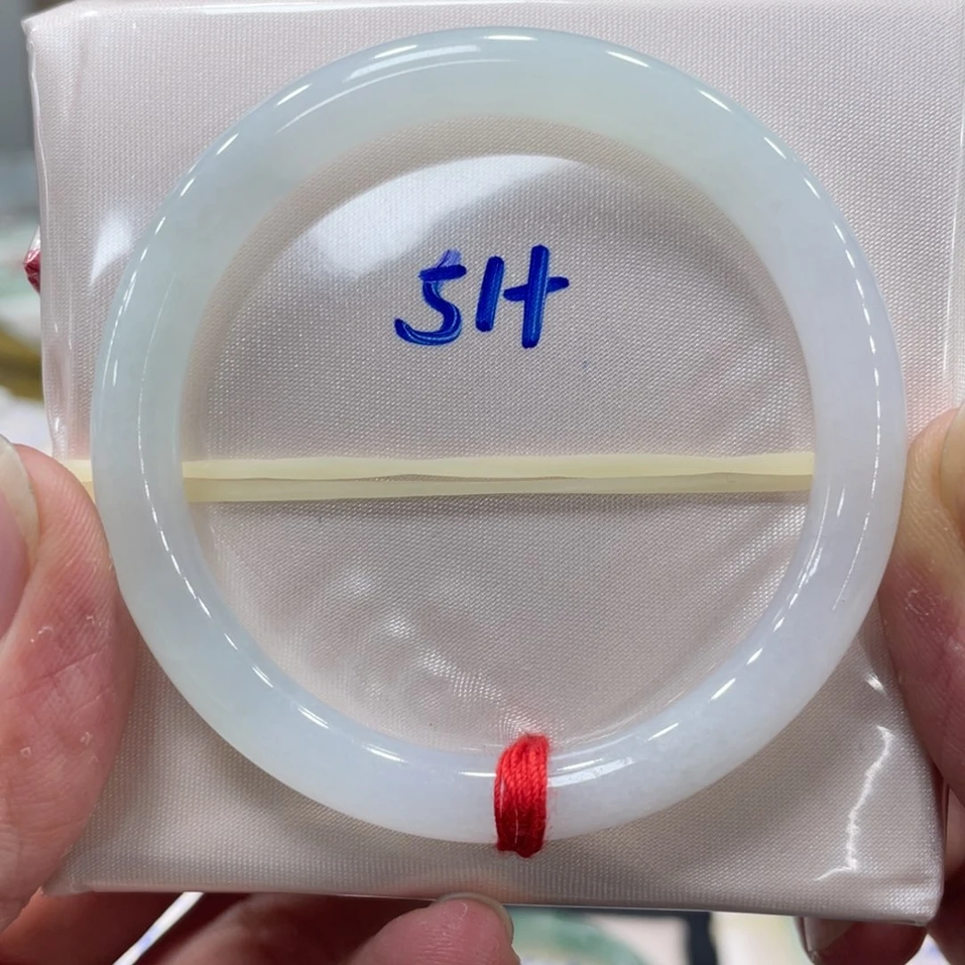 Z***y翡翠未镶嵌手镯翡翠手镯