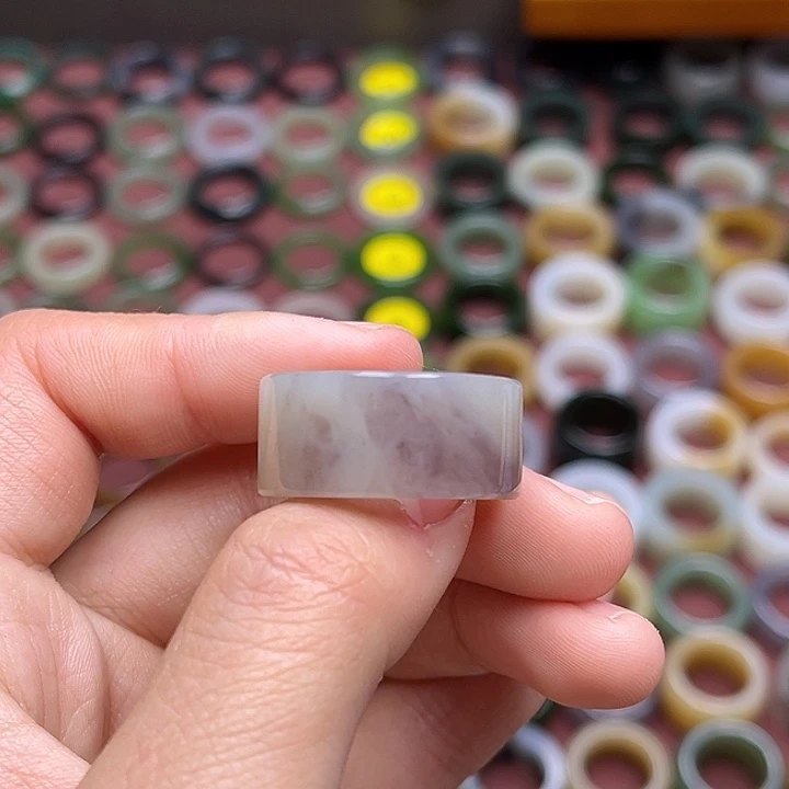 和田玉戒指未镶嵌18.2 奶紫飘花 无鉴赏