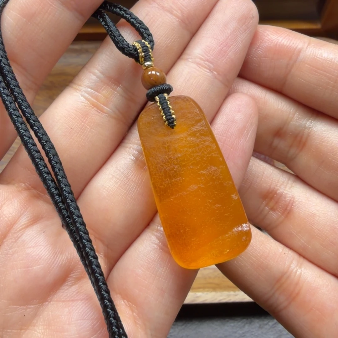 琥珀未镶嵌吊坠(赠链)