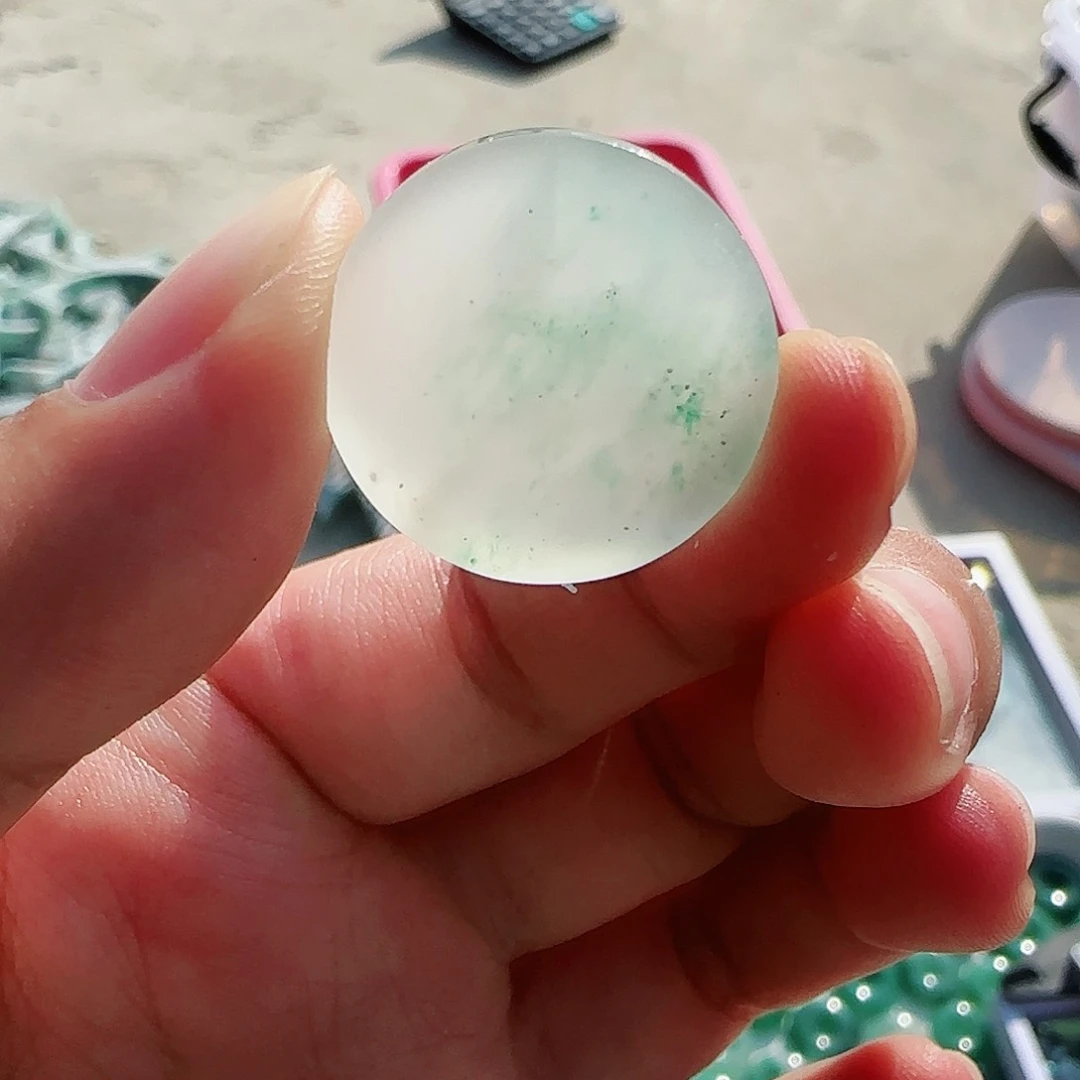 石英质玉颈饰未镶嵌云**风