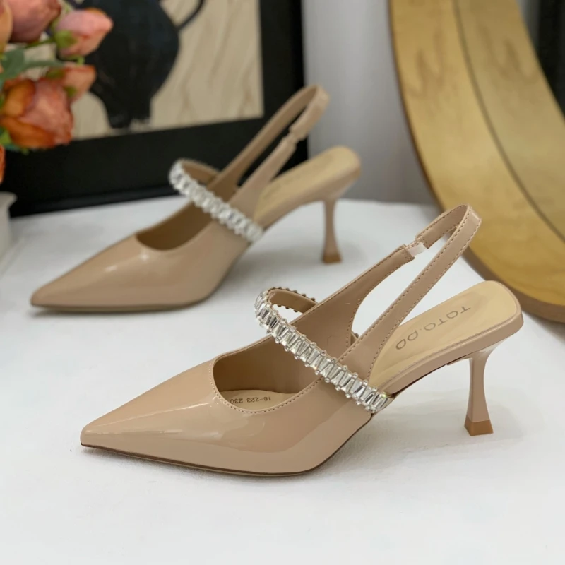 2025夏季新款水钻高级感尖头一字搭扣后空单鞋简约时尚气质凉鞋女