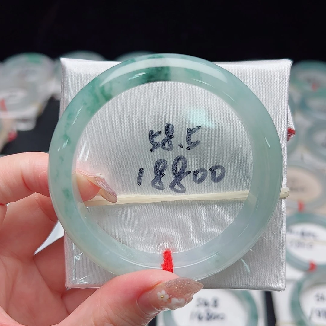 翡翠手镯未镶嵌天然