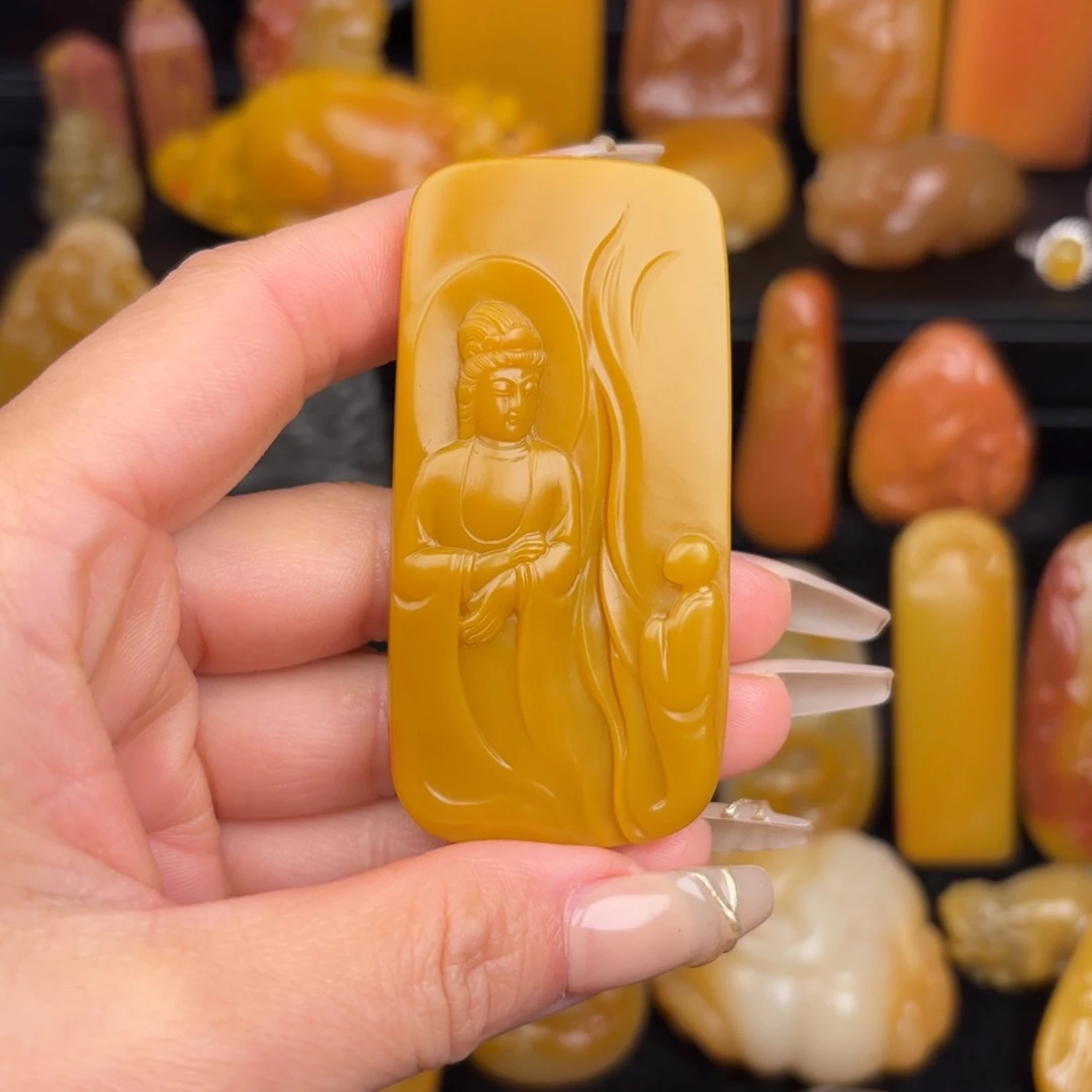 石英质玉未镶嵌黄蜡石挂件