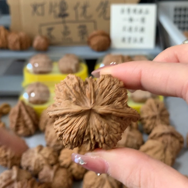 知***足文玩核桃吊坠异形单只，有瑕疵