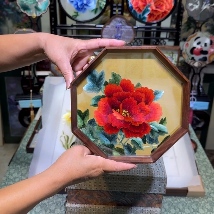 刺绣刺绣工艺精湛独特设计新颖时尚