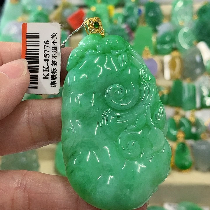 翡翠颈饰18K金镶嵌挂件