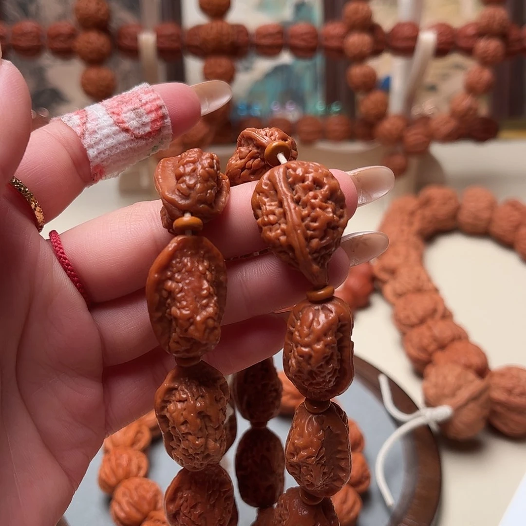 文玩核桃吊坠广****）绣花鞋