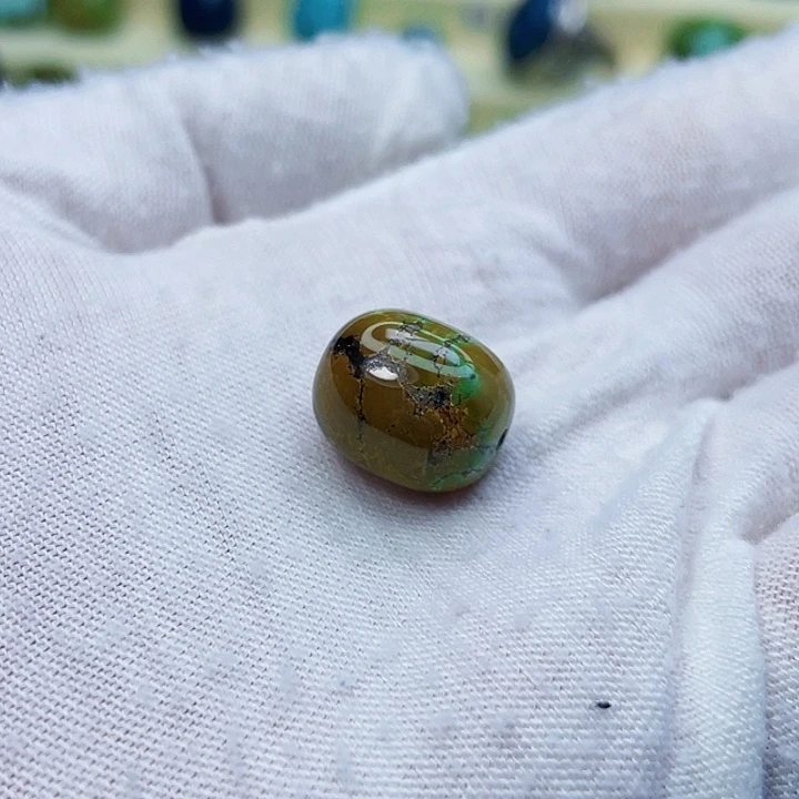 绿松石未镶嵌颈饰