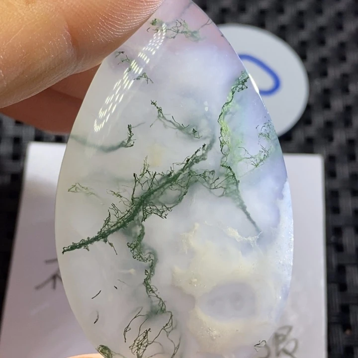 未镶嵌颈饰玛瑙/玉髓苏*
