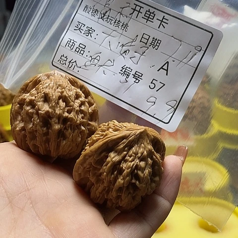 东***湾文玩核桃吊坠自产自销……