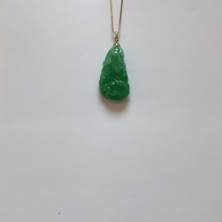 翡翠18K金镶嵌颈饰简单