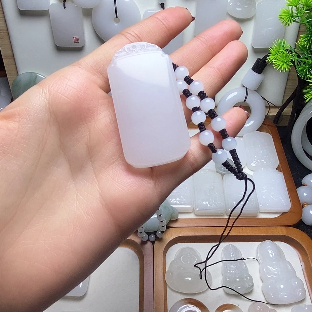 石英质玉（金丝玉）颈饰未镶嵌夜*