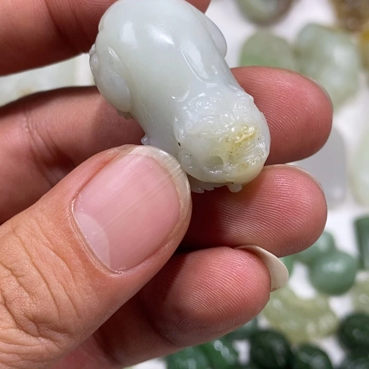 和田玉未镶嵌车挂