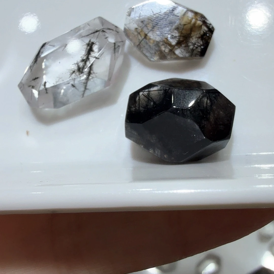 天然辰砂黑发晶随行打孔洗孔非假不退换3颗