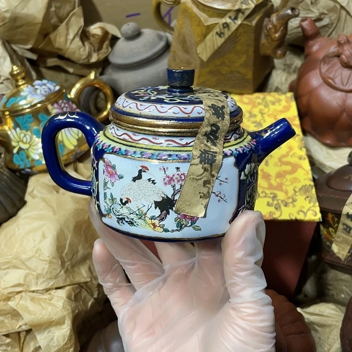 初***变紫砂茶壶原矿泥料，手工制作的一把紫砂壶。