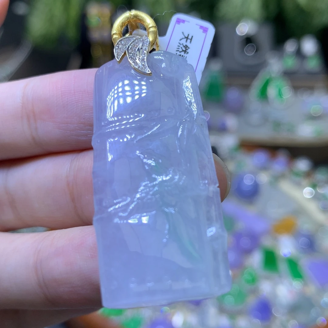 颈饰18K金镶嵌翡翠