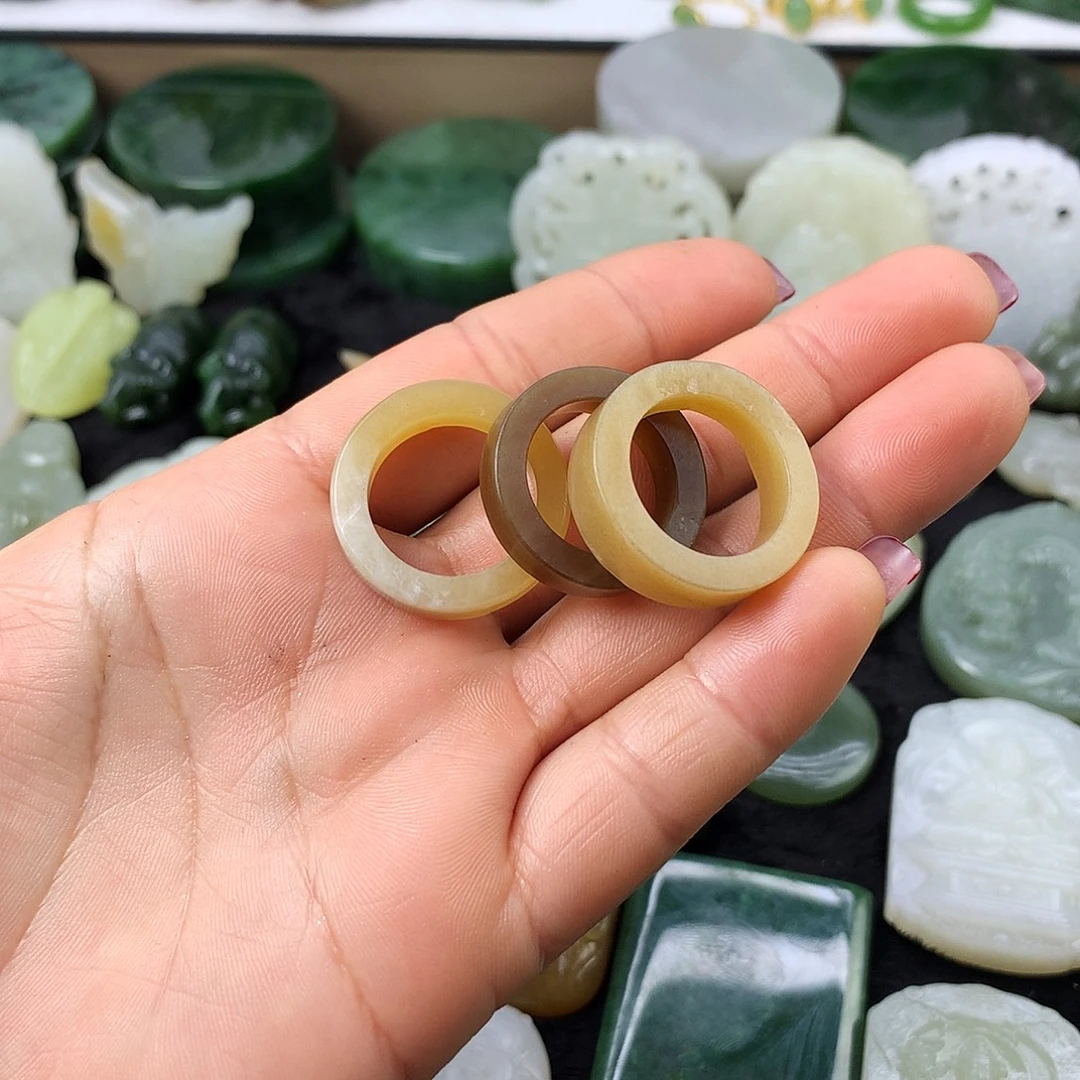 用***4和田玉（糖玉）未镶嵌珠宝半成品