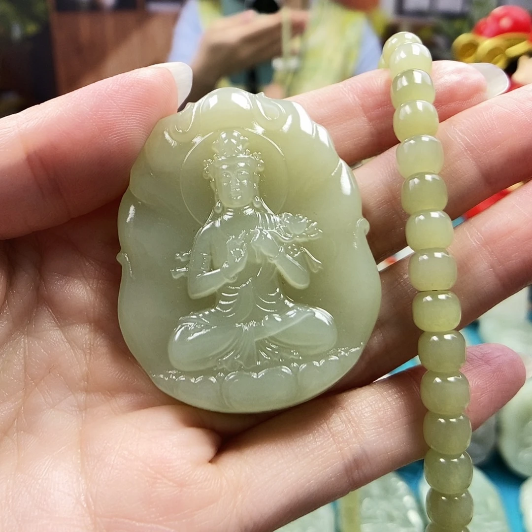 刘***正和田玉未镶嵌颈饰