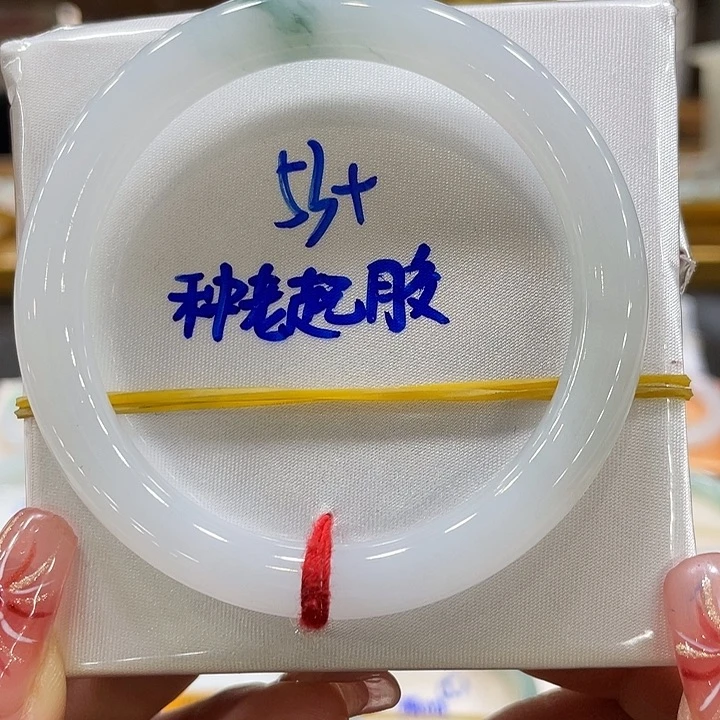 翡翠手镯未镶嵌翡翠手镯