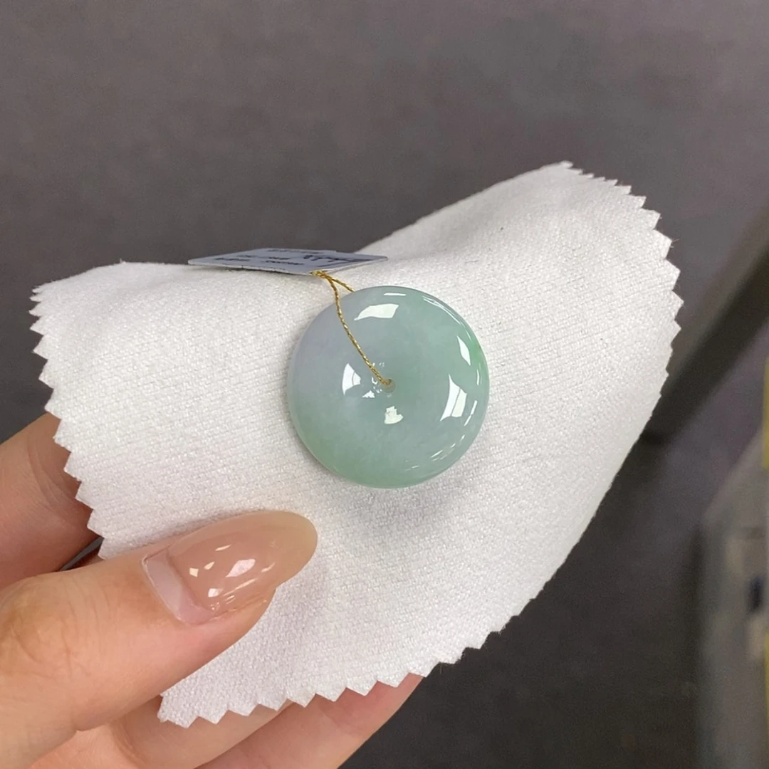 【闪购商品】翡翠未镶嵌颈饰平安扣