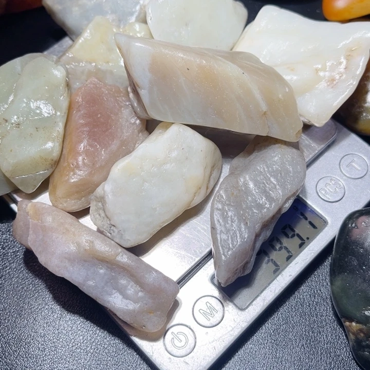 和田玉未镶嵌珠宝奇石