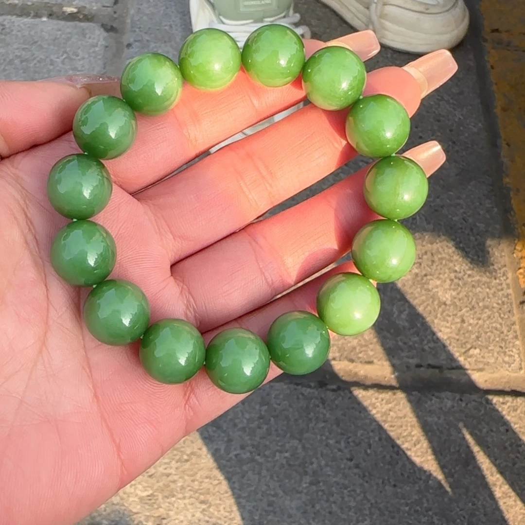 和田玉未镶嵌颈饰卡十四粉绿