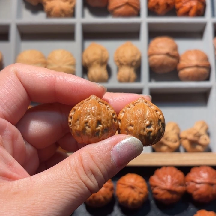 文玩核桃把件野生核桃秋子手捻158