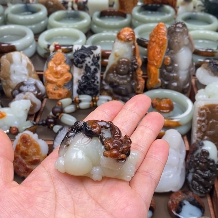 和田玉未镶嵌颈饰嗯