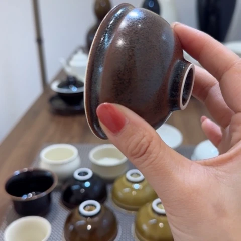 ?**哥微瑕主人杯不退不换了